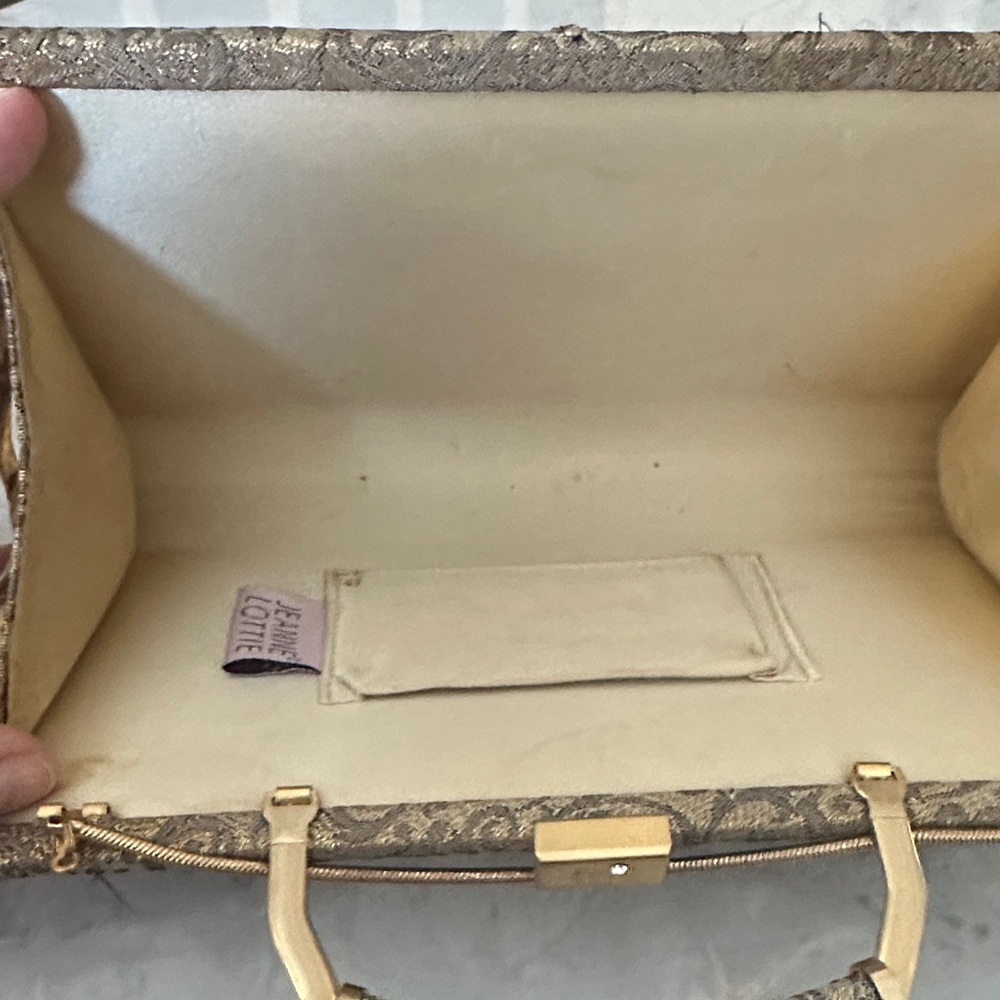 Luxurious Gold Patterned Purse - image 5